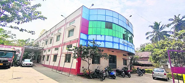 కాసులకా..? కార్యకర్తకా..?