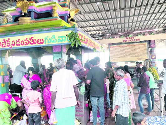 సుబ్బారాయుడిని దర్శించుకున్న భక్తులు 