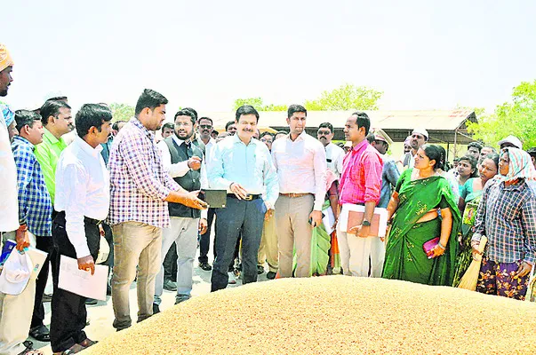 ధాన్యం కొనుగోళ్లలో చీటకోడూరు రికార్డ్‌