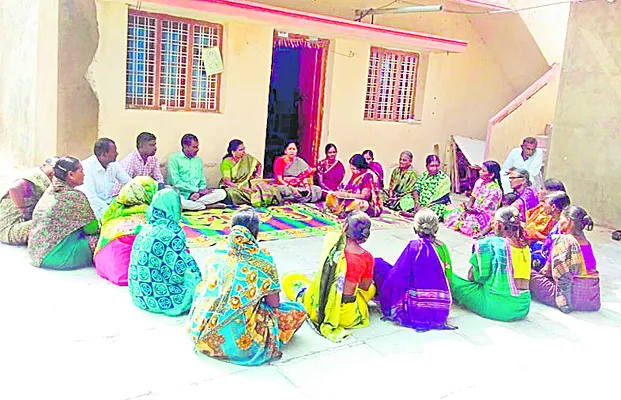 భవనాల్లేక ఇబ్బందులు