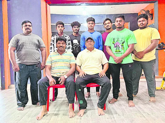రాష్ట్రస్థాయి పవర్ లిప్టింగ్ పోటీలకు జిల్లా జట్టు ఎంప