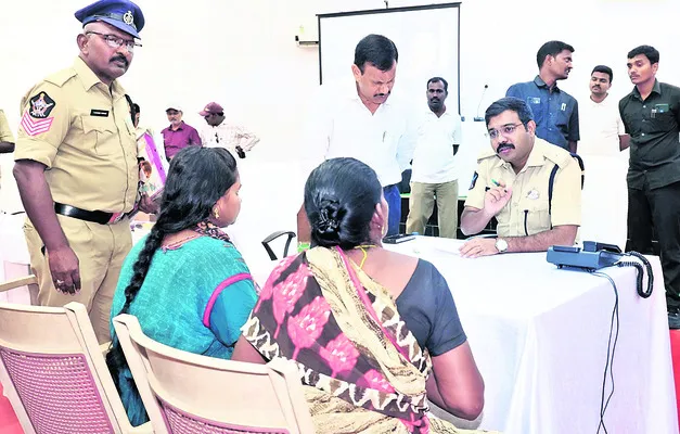 ఆస్తి కోసం వేధిస్తున్నారయ్యా..