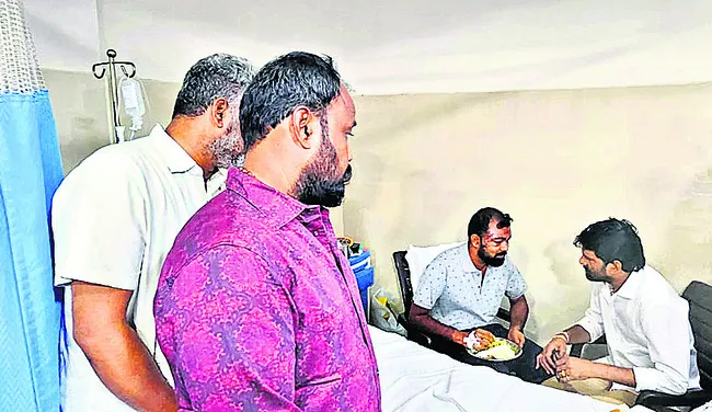 దళిత విద్యార్థి జేమ్స్కు ఎమ్మెల్సీ పరామర్శ