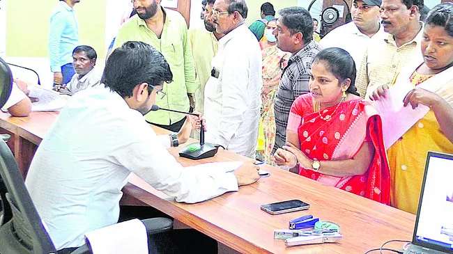 లీజు గడువు తీరిన మైన్లు స్వాధీనం చేసుకోవాలి