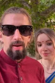 Foreign couple praises Indias use of raw and green ingredients in cooking1