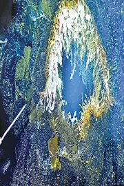Scientists on alert for massive undersea volcano eruption near Oregon1