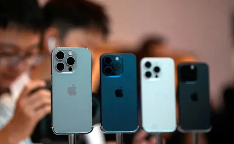 India smartphone exports soar surpassing petroleum diamonds in FY25