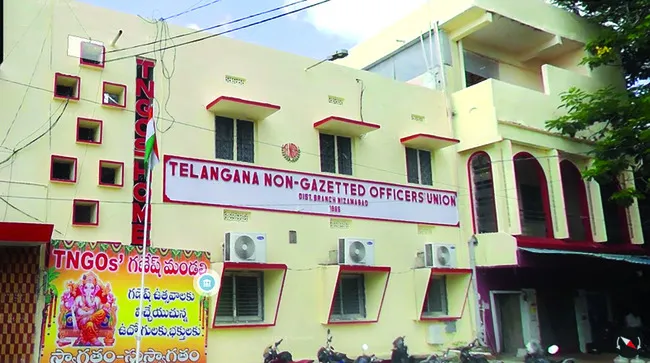 టీఎన్జీవోస్లో కారు రగడ
