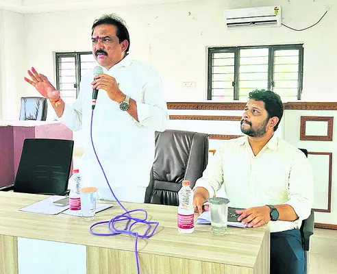 లబ్ధిదారుల ఎంపిక  పారదర్శకంగా చేపట్టాలి