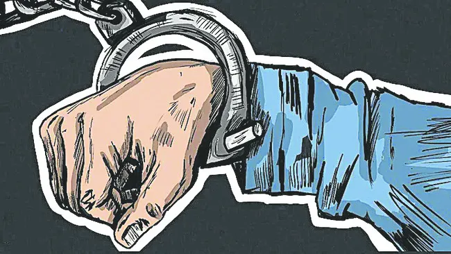 అలా ఎస్కేప్... ఇలా అరెస్టు!
