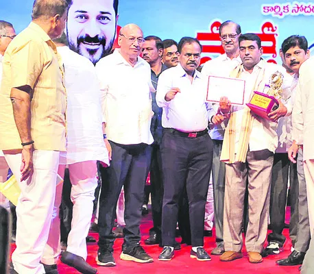 లక్ష్మీనారాయణకు శ్రమశక్తి అవార్డు 