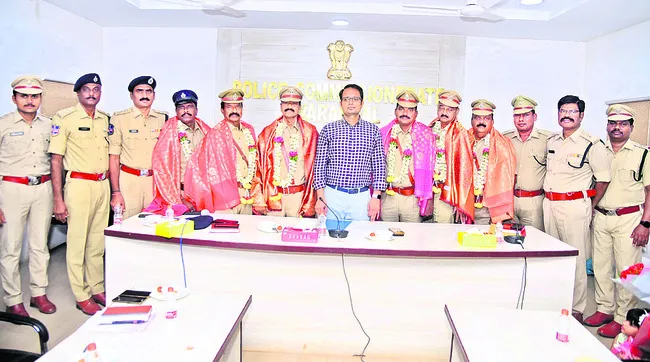 కుటుంబ సభ్యులతో ఆనందంగా గడపండి