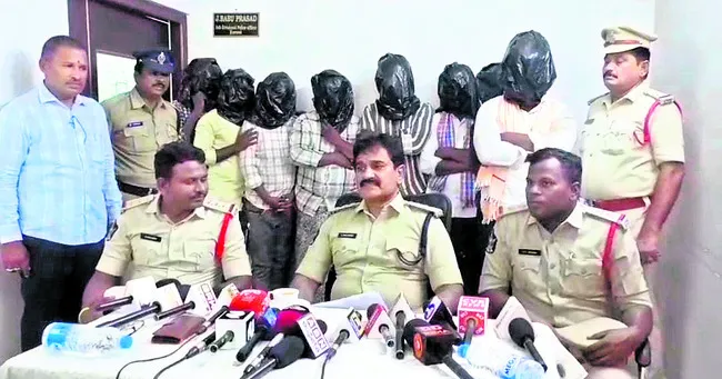 హత్య కేసులో నిందితుల అరెస్ట్