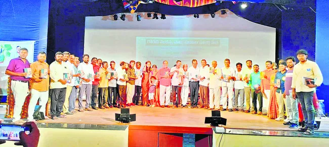 ‘మట్టికాళ్ల ముట్టడి’ పుస్తకావిష్కరణ