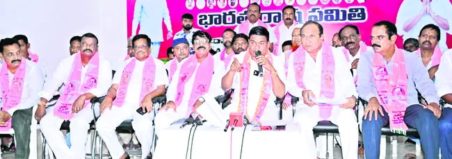 రేవంత్ రెడ్డి అవుట్ సోర్సింగ్ సీఎం
