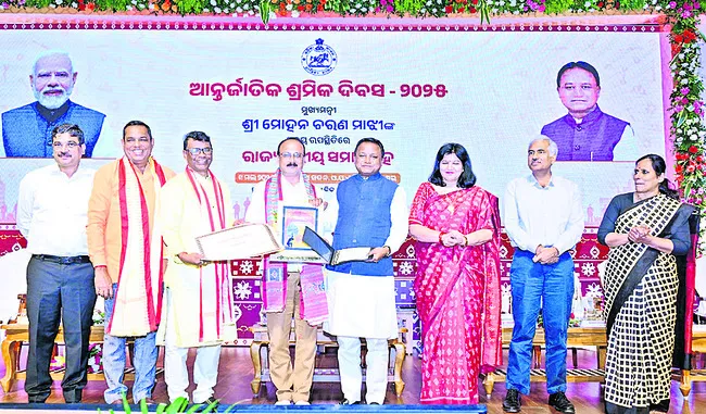 అట్టడుగు వర్గాల అభివృద్ధికి కృషి