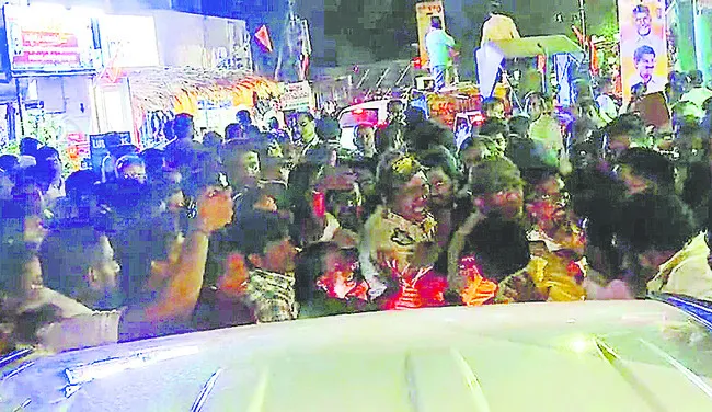 టీడీపీ నేతల కవ్వింపు చర్యలు