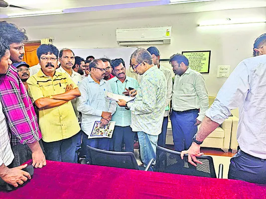 ప్రత్యేక డీఎస్సీ ప్రకటించాలని వినతి
