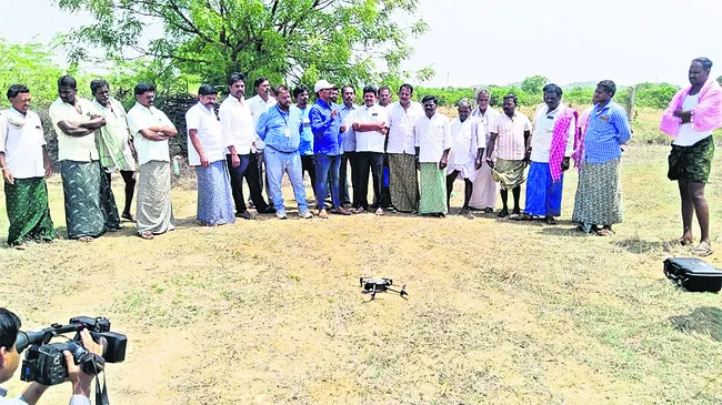 చీనీ తోటల్లో డ్రోన్‌ సర్వేతో అధ్యయనం 