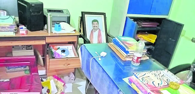 తడగొండ జీపీలో చొరబడ్డ ఆగంతకులు