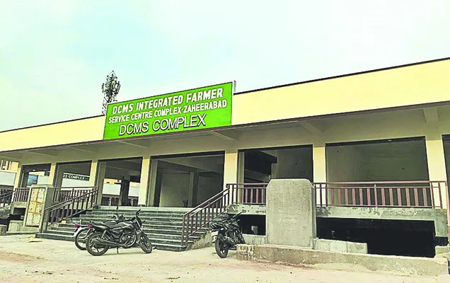 దుకాణాల సముదాయం.. ప్రారంభమే తరువాయి