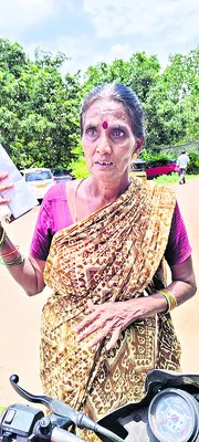 కొడుకు చూడలేదు.. పురుగుల మందు తాగి చచ్చిపోతా 