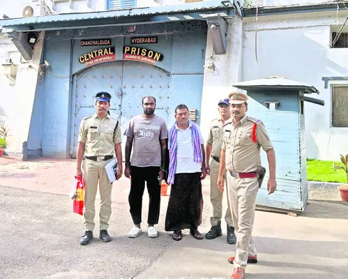 తాళం వేసిన ఇంట్లో చోరీ