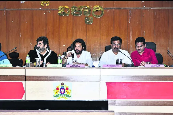 భూగర్భ డ్రైనేజీ సమస్యలు తీర్చండి