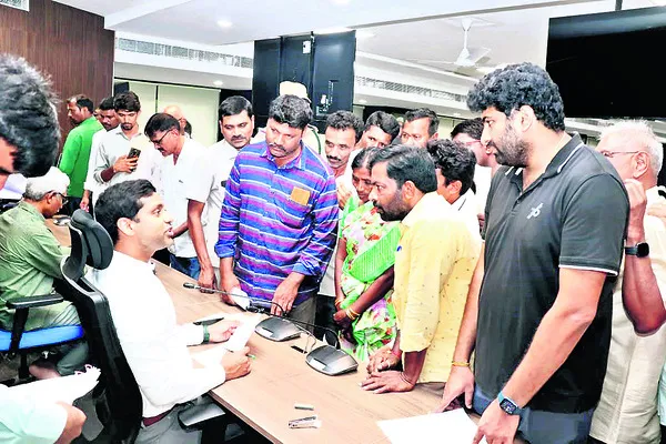 ఫిర్యాదులు తక్షణమే పరిష్కరించండి