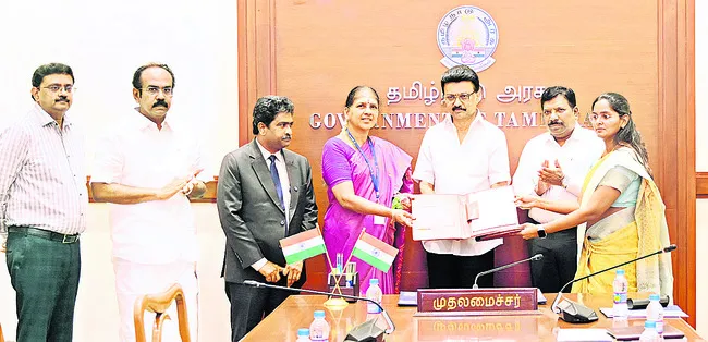 ప్రభుత్వ ఉద్యోగులకు జీవిత, ప్రమాద బీమా