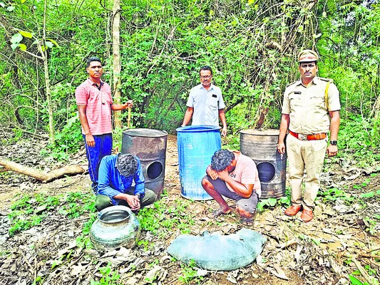 సారా తయారీ.. అన్నదమ్ముల అరెస్ట్