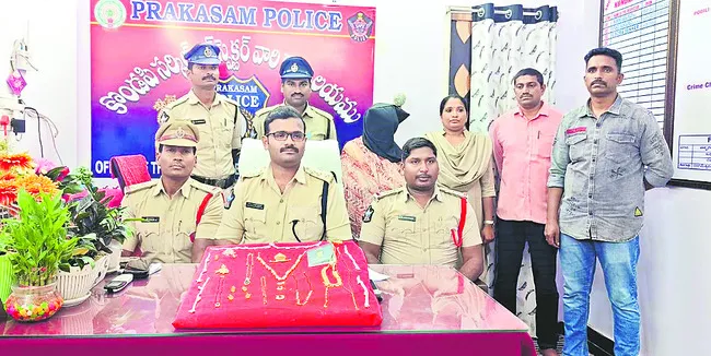 కటకటాల్లోకి కిలేడీ
