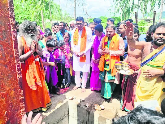 పాలకులం కాదు.. మేం సేవకులం