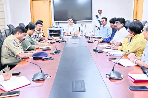 విపత్తులపై అప్రమత్తం చేయాలి