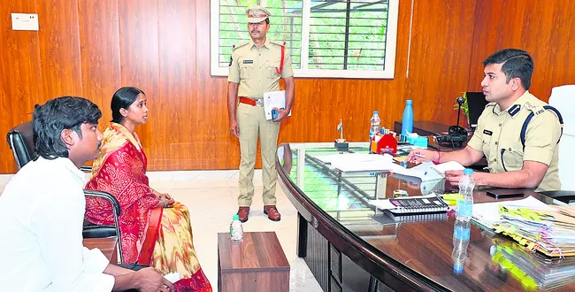 మోసం చేశారు.. న్యాయం చేయండి