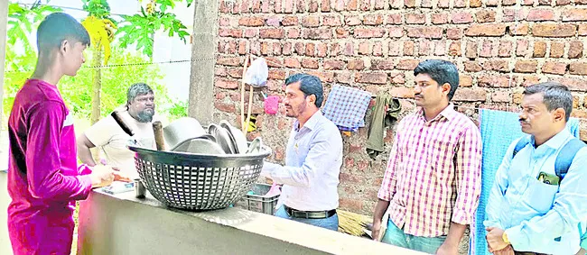 వందశాతం అడ్మిషన్లు పూర్తి చేయాలి