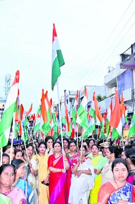 మహిళల ఆధ్వర్యంలో తిరంగా ర్యాలీ