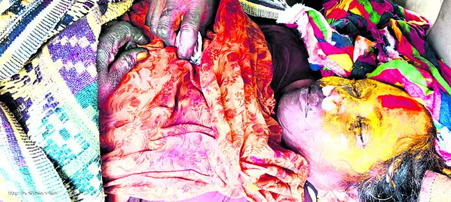 ద్విచక్ర వాహనం ఢీకొని మహిళా కూలీ మృతి