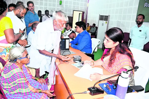 ప్రజా సమస్యలు పరిష్కరించండి