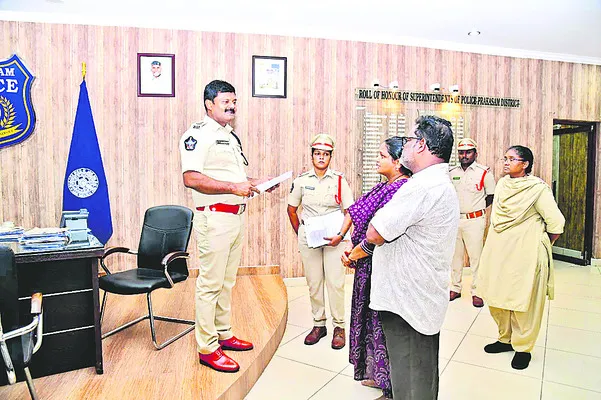 బాధితులకు  న్యాయం చేయాలి 