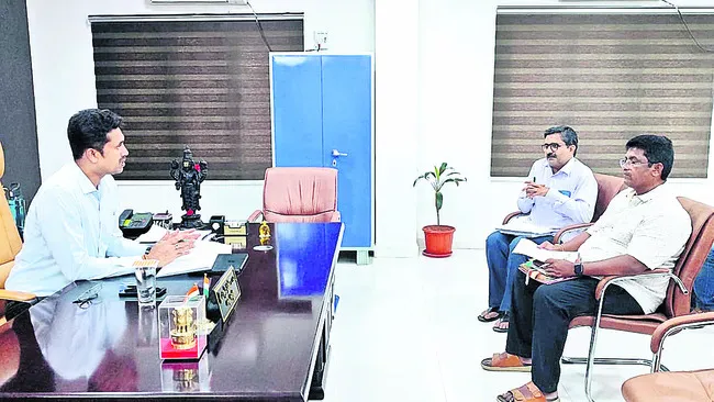 ఆరు వారాల్లో చెక్ డ్యామ్ల పనులు పూర్తికావాలి