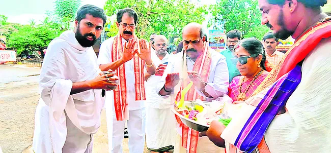 వెంకన్న దేవస్థానం ముఖద్వారానికి శంకుస్థాపన