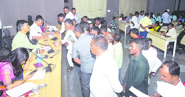 అర్జీలు సత్వరం పరిష్కారం