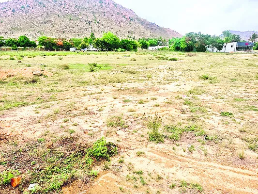 కొనుగోలు చేసిన భూమిపైనా ‘పచ్చ’ కుట్ర 