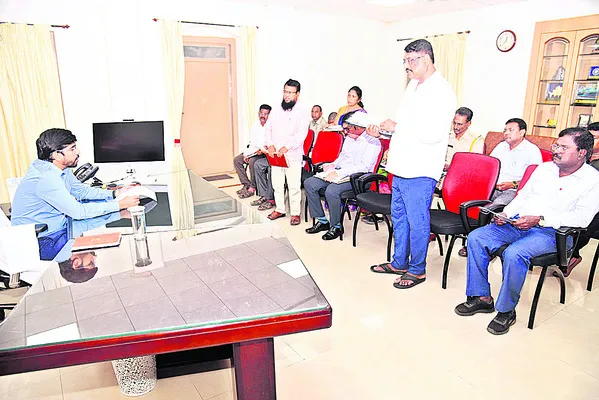 యువతకు అవగాహన : కలెక్టర్