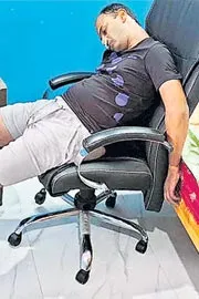 software employee ends life in srikakulam district9