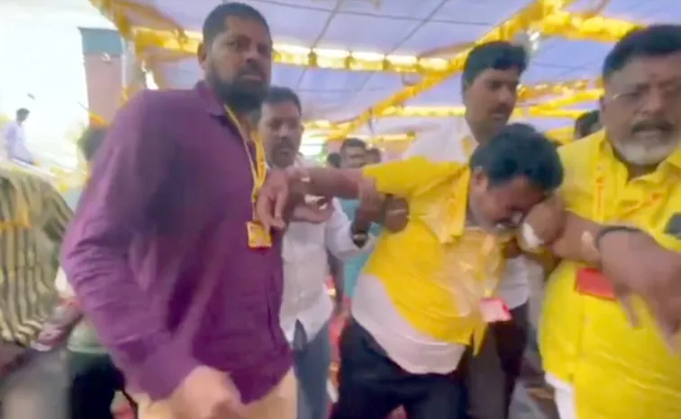 మినీ మహానాడులో టీడీపీ కార్యకర్త ఆత్మహత్యాయత్నం