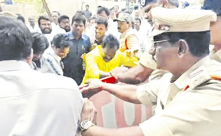 TDP MLA Kolikapudi Srinivasa Rao Overaction at Tiruvuru Municipal Election Center