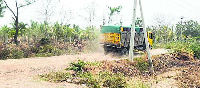 పచ్చని పొలాలకు కాలుష్య కాటు