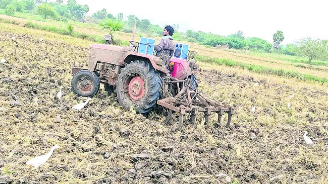 వానాకాలం సాగుకు సన్నద్ధం